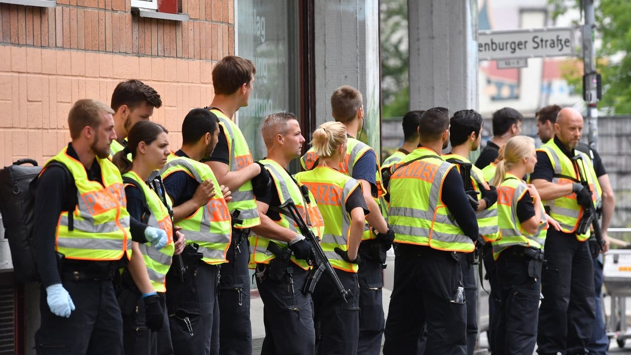 Alarm in Berliner Grundschule Polizei evakuiert Gebäude