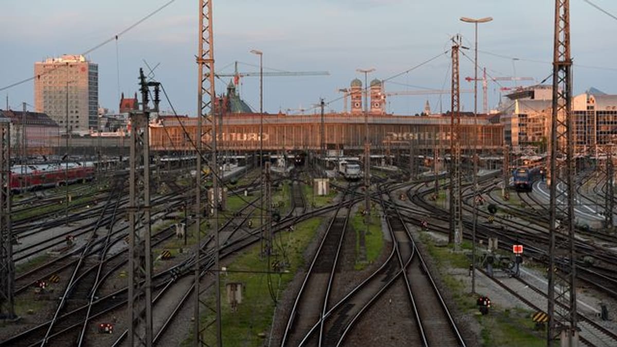 Zweiter Streiktag der Lokführer Weiter Zugausfälle