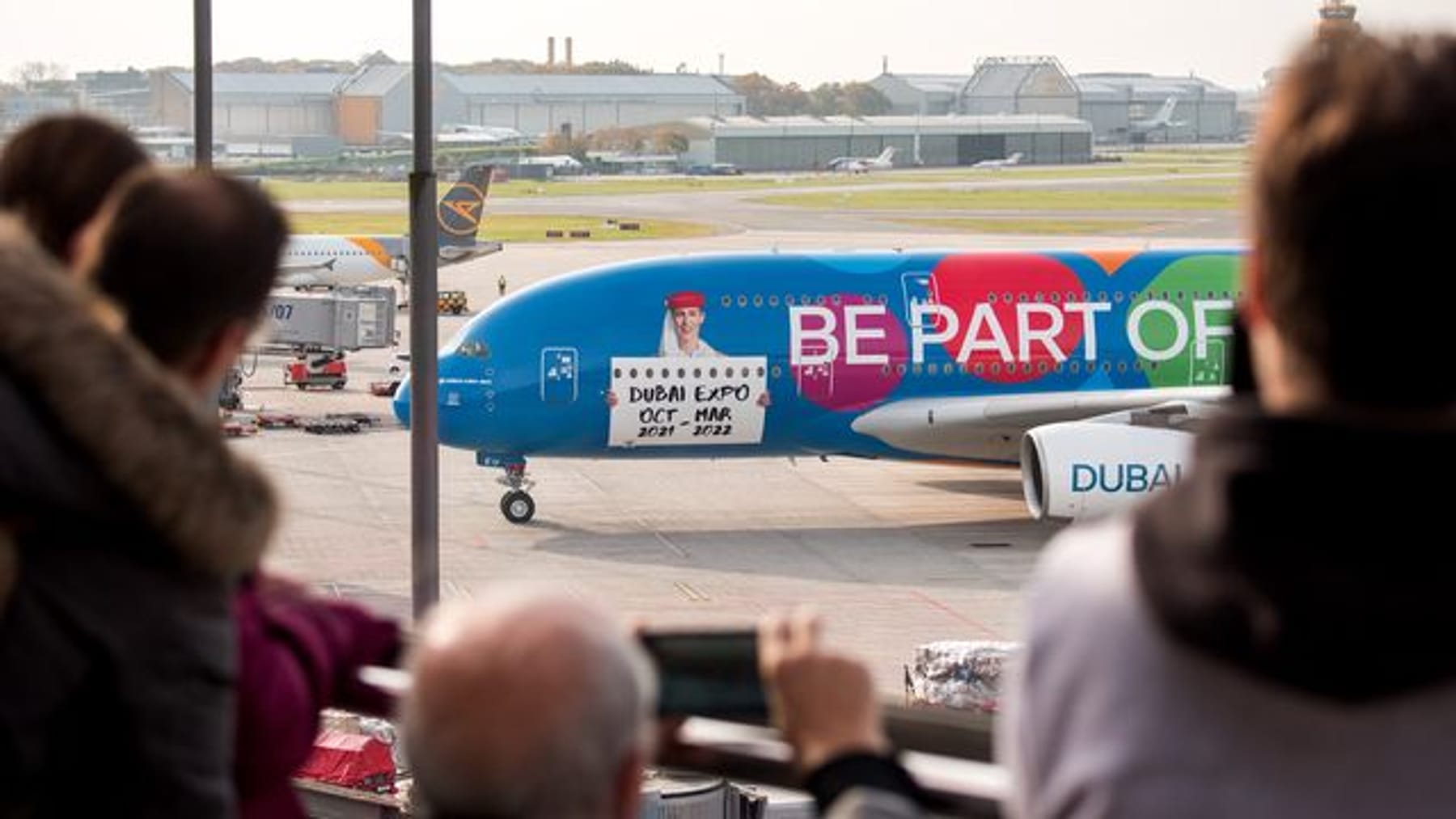 Flughafen Hamburg Emirates A Erstmals Nach Monaten Wieder Gelandet