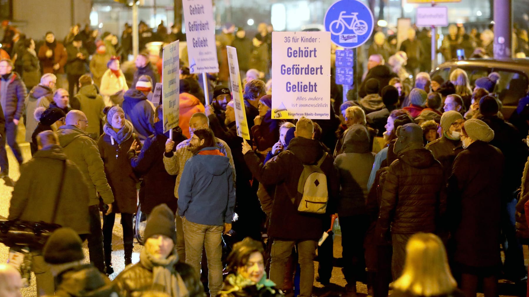 Deutschlandweite Proteste Tausende demonstrieren gegen Corona Maßnahmen