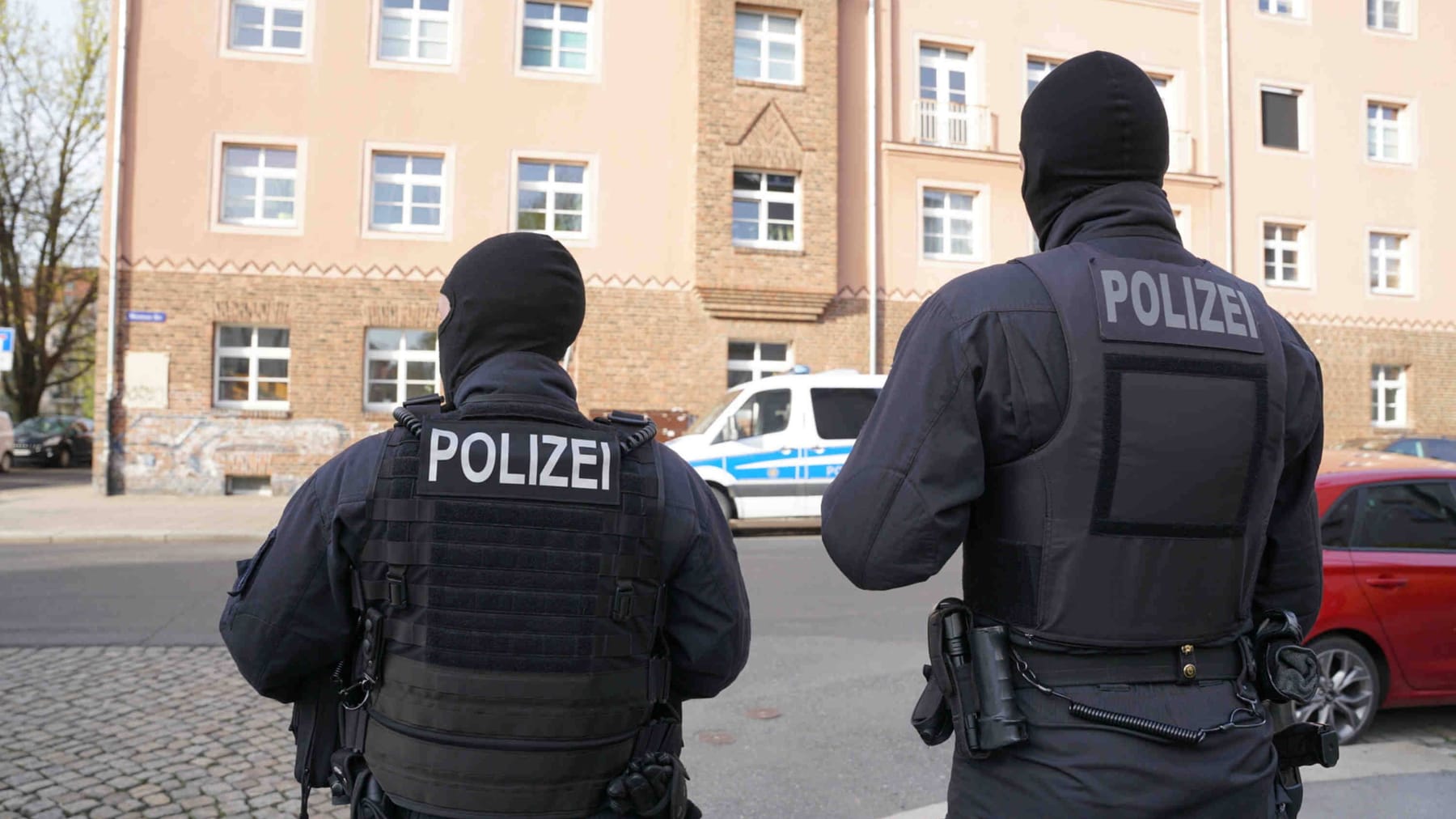 Th Ringen Razzien Nach Fund Von Hakenkreuz Sprengs Tzen Am Bahnhof