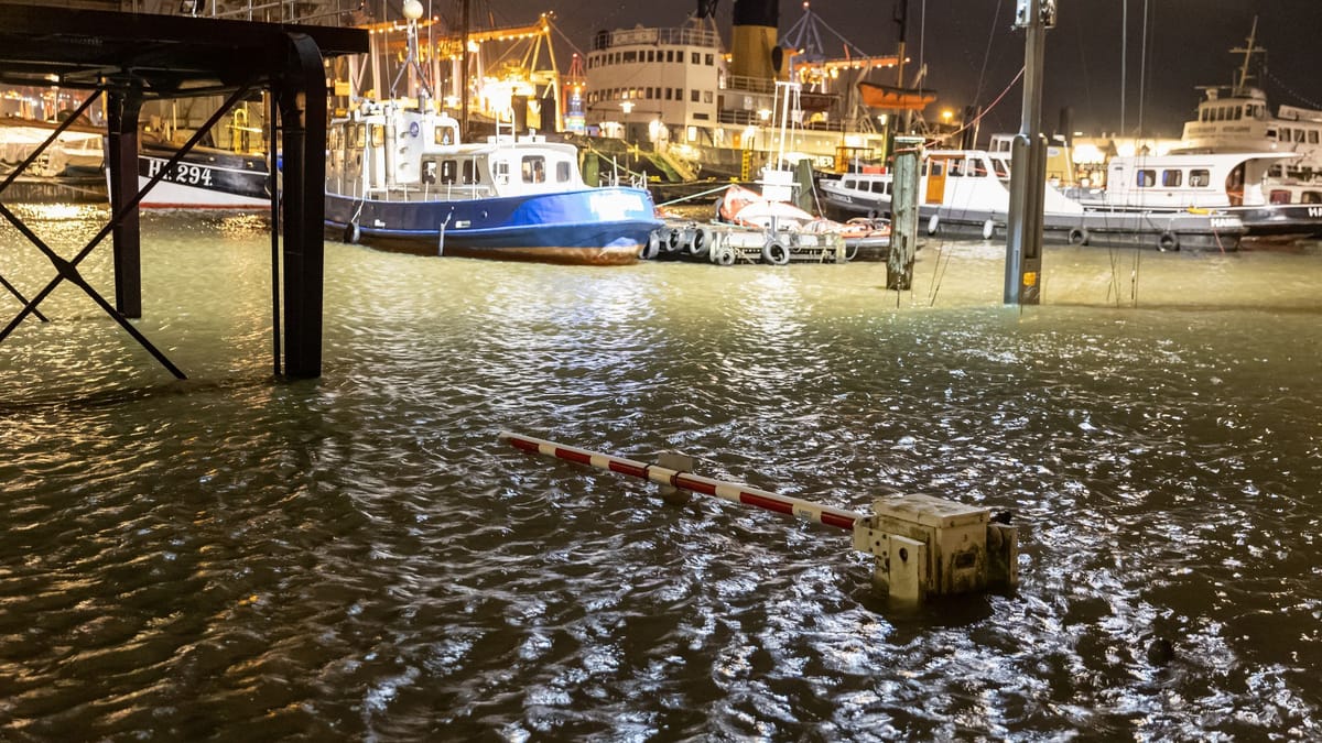 Sturm Egbert sorgt für Hochwasser und Bahnsperrungen im Norden