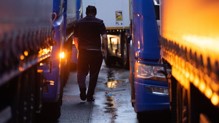 Lkw Streik Erste Fahrer Erhalten Geld Doch Der Protest Geht Weiter