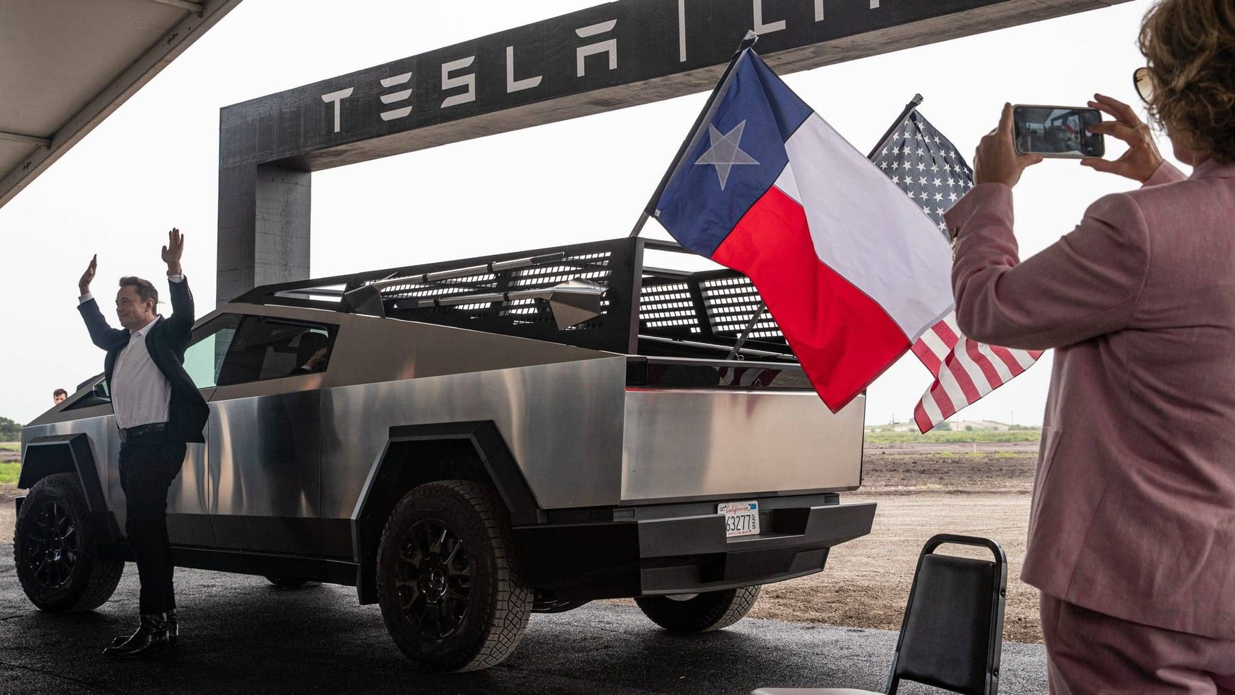 Tesla E Pick Up Erster Cybertruck L Uft Vom Band