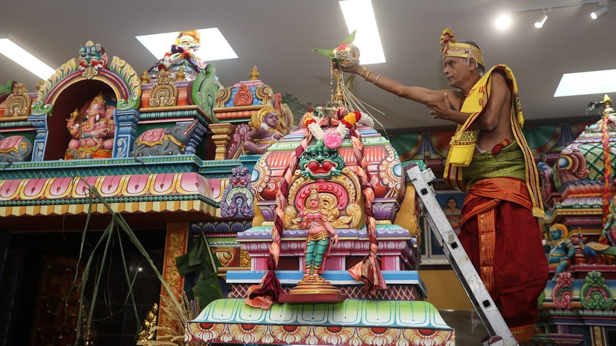 Hindu Tempel In Bremen Offiziell Eingeweiht So Bunt Und Imposant Ist