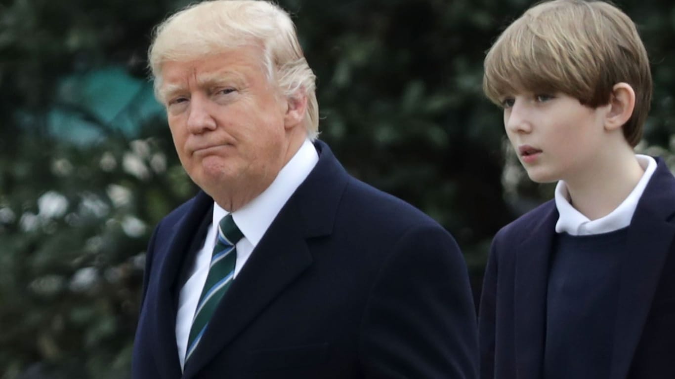 Donald Trumps J Ngster Sohn So Gro Ist Barron Mittlerweile