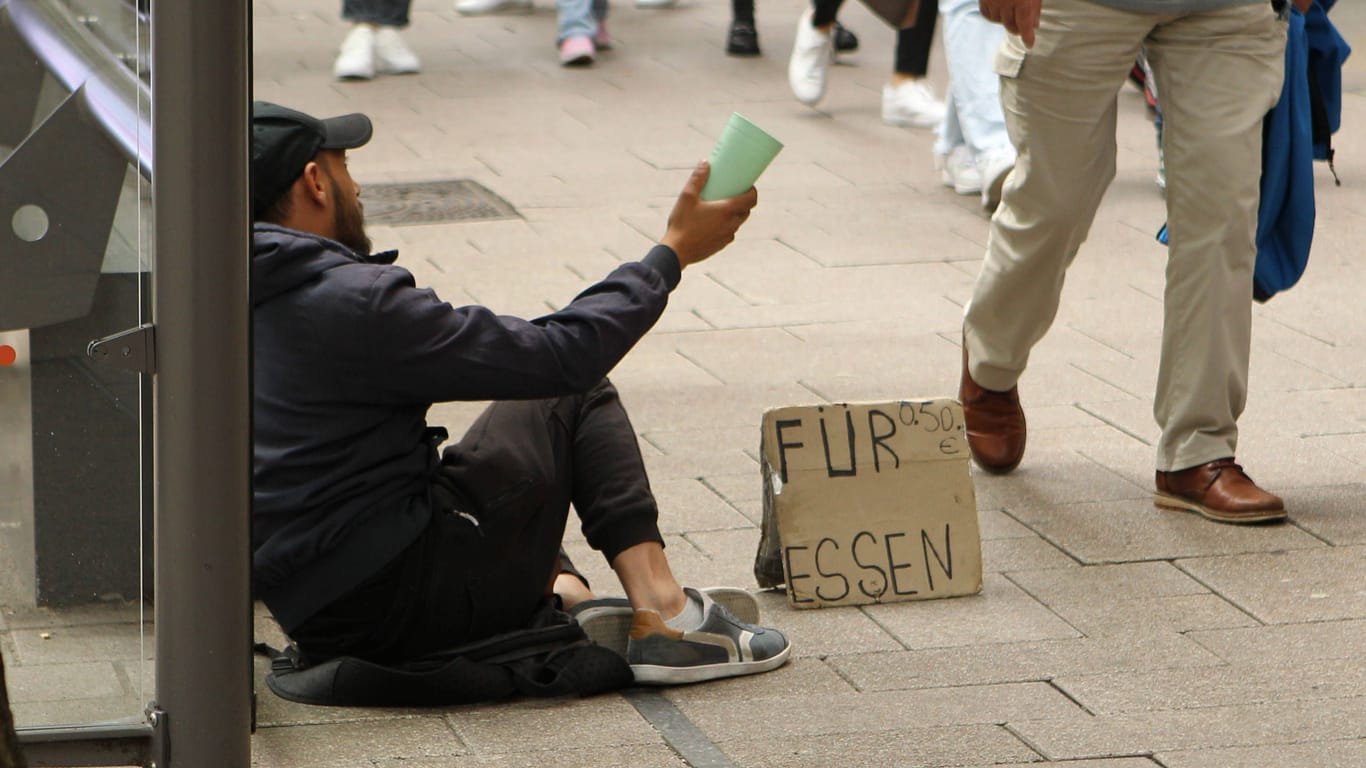 Hamburg Sollte Man Bettlern Geld Geben So Antworten Experten Der Caritas