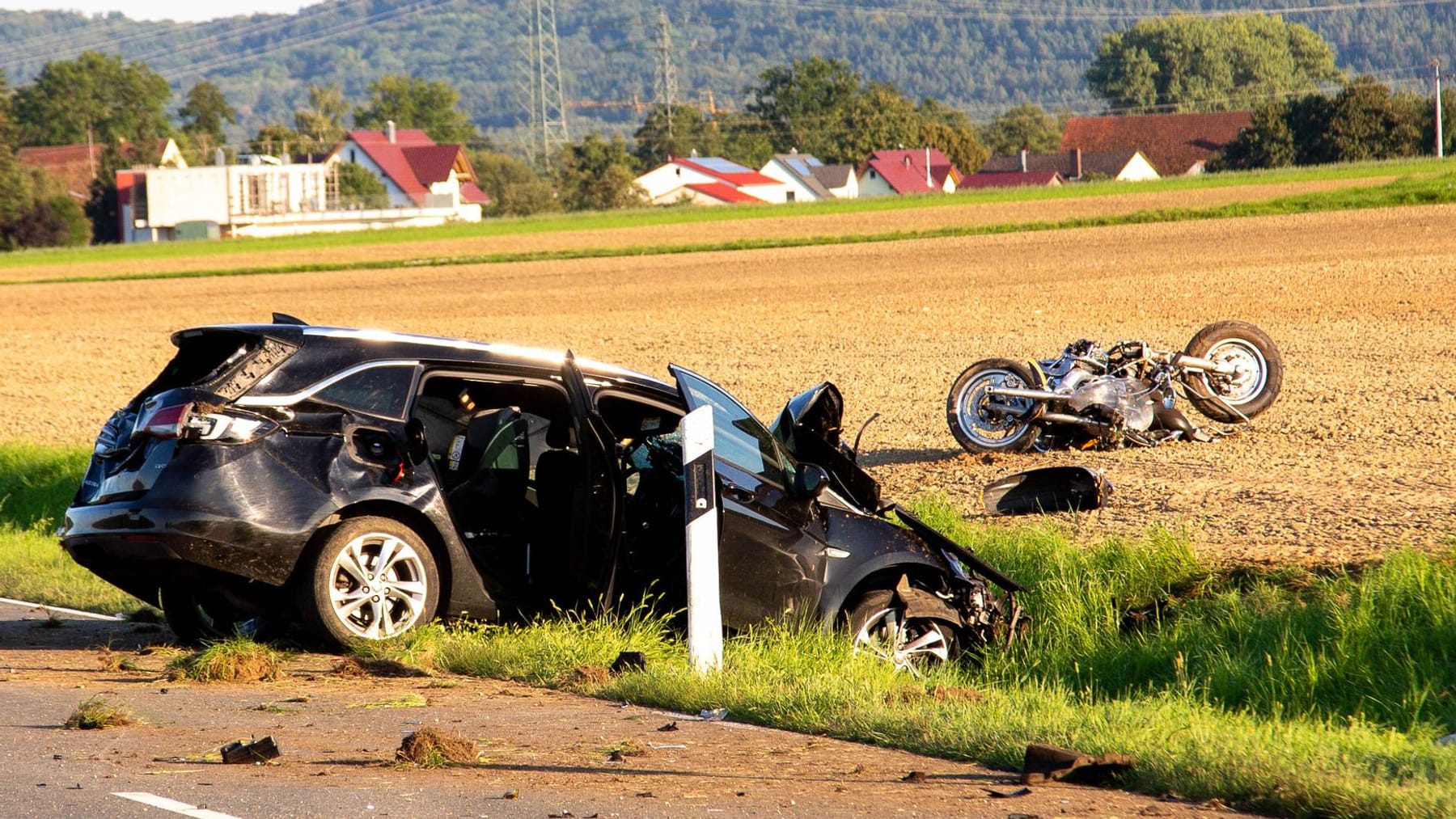 Neumarkt In Der Oberpfalz Biker Bersieht Autofahrer Tod Am Unfallort