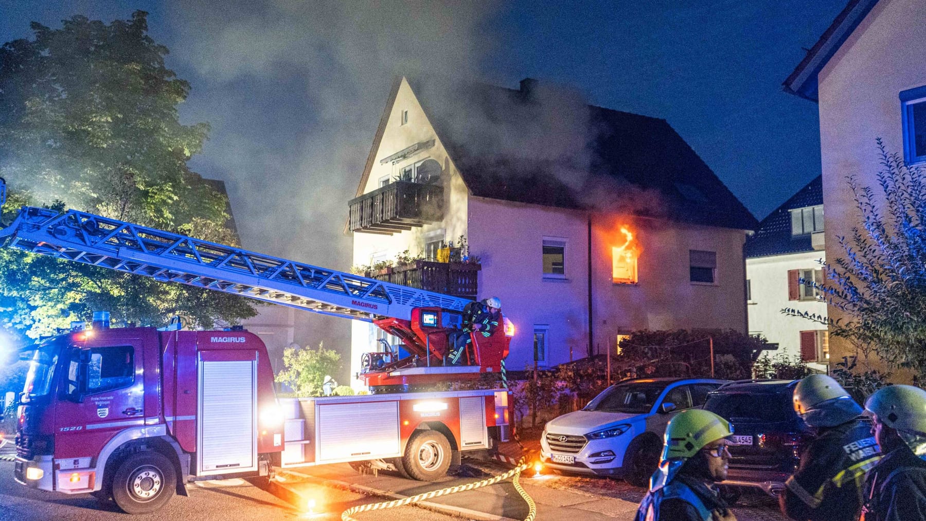 Waiblingen Frau bei Wohnungsbrand verletzt 50 Einsatzkräfte kämpften