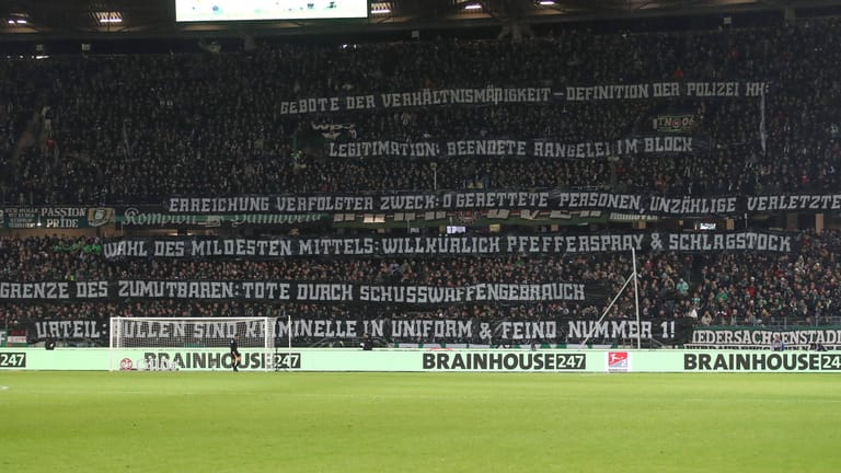 Bundesliga Hannover Fans Sorgen Mit Banner F R Rger