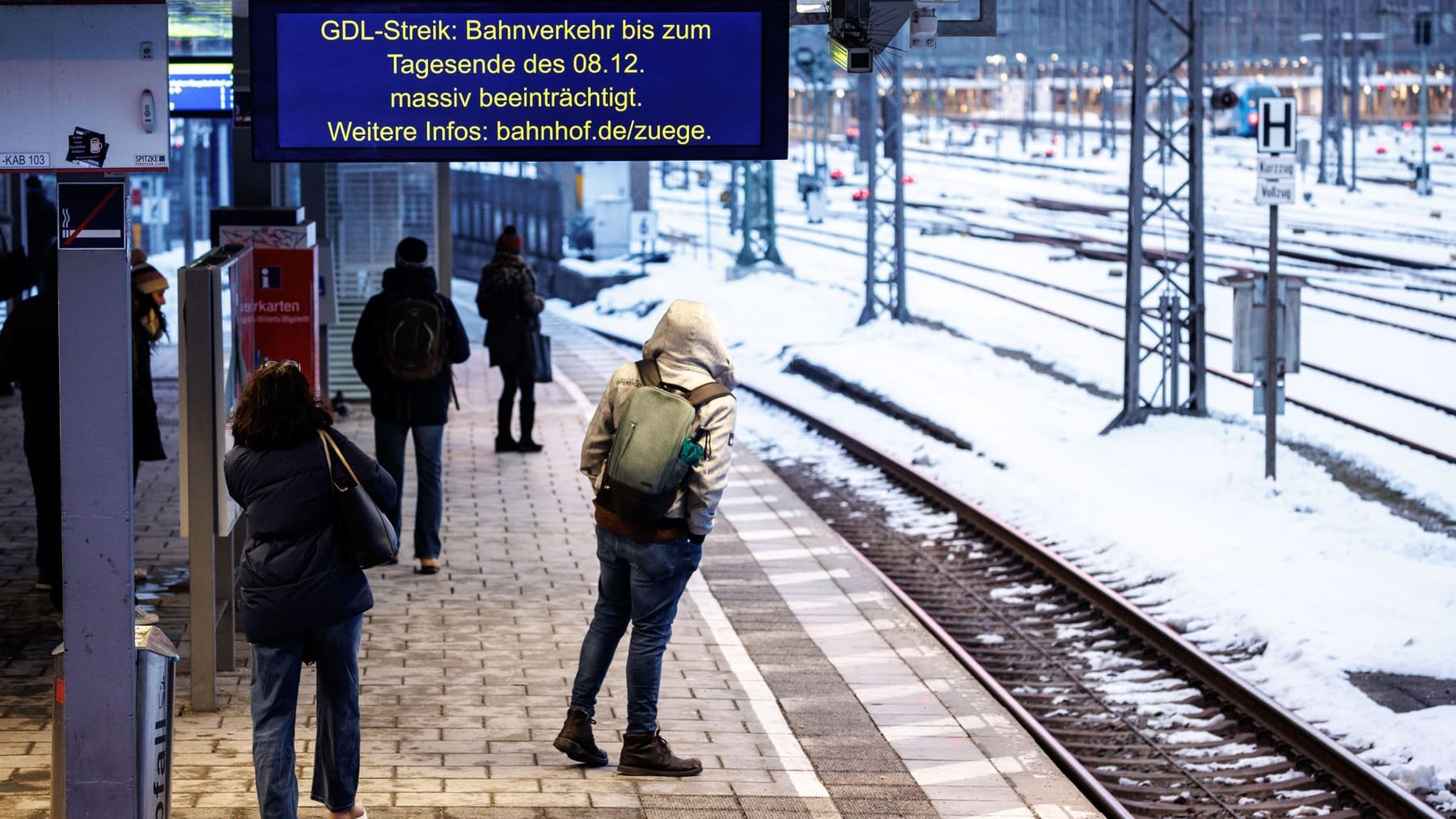 Warnstreik bei der Bahn Viele Ausfälle im Zugverkehr in Bayern