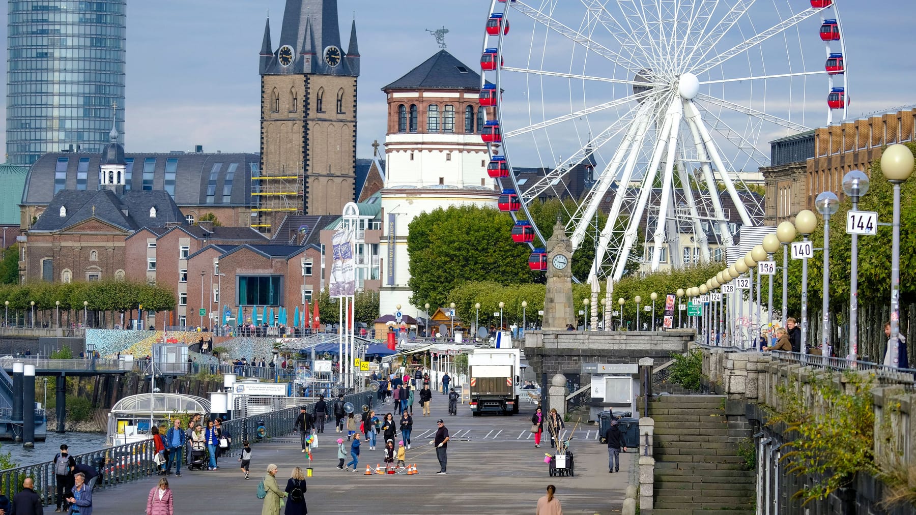 Düsseldorf bekommt neuen Roncalli Weihnachtsmarkt auf Rheinuferpromenade