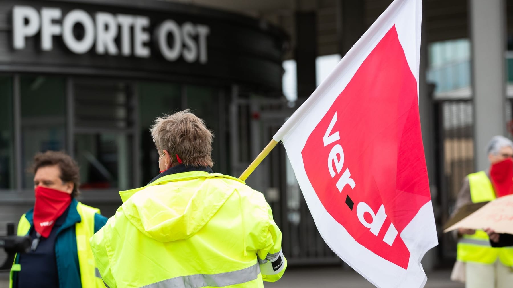 Warnstreik am Stuttgarter Flughafen hat begonnen alle Flüge gestrichen