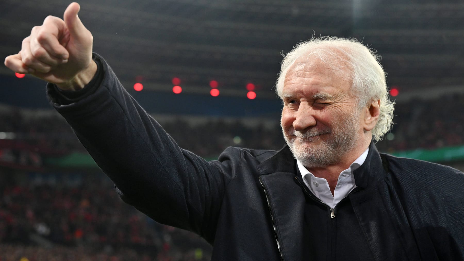 Bayer Leverkusen DFB Direktor Rudi Völler glaubt an Triple Gewinn