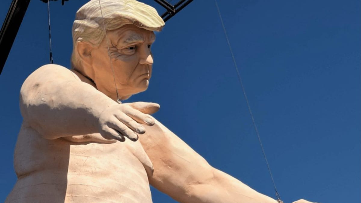 Donald Trump Nackte Skulptur des Ex Präsidenten nahe Las Vegas errichtet