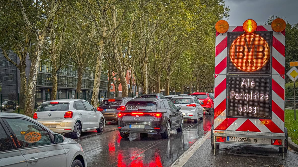 Borussia Dortmund Bundesligist Warnt Fans Vor Verkehrschaos Am Freitag