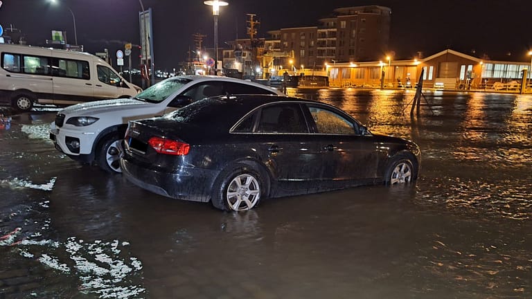 Sturmflut In Bremerhaven Rettungseins Tze Wegen Bianca Der Berblick