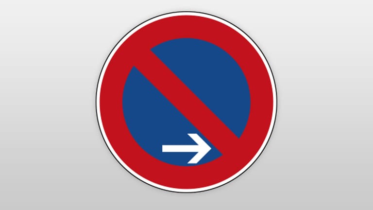 Eingeschränktes Halteverbot mit Pfeil nach rechts von der Fahrbahn weisen: Ende des verbotenen Bereichs; kurzes Halten ist erlaubt.