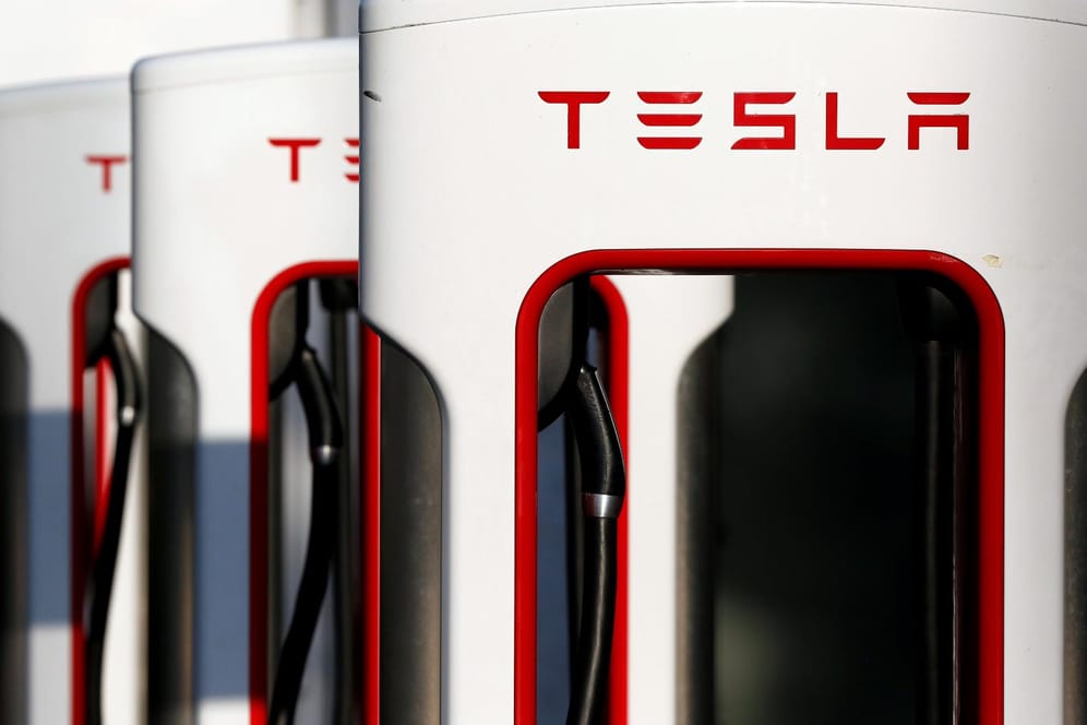 Der Autobauer Tesla will weiter ins Energiegeschäft investieren.