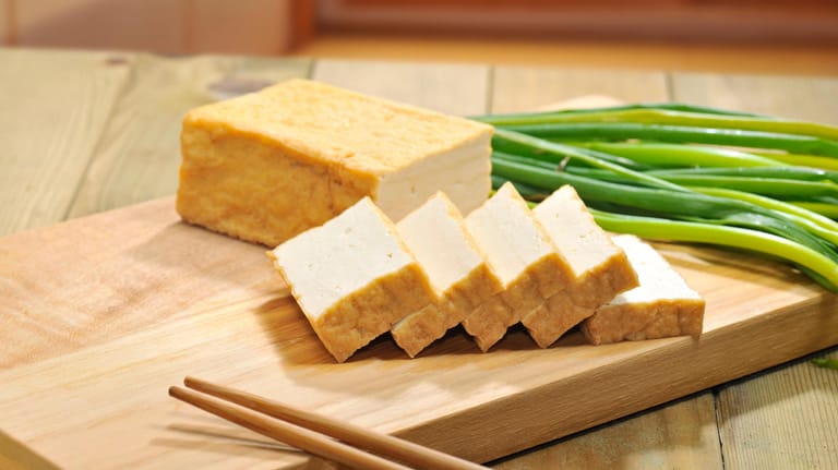 Mit Tofu können Sie Ihre vegane Diät starten.