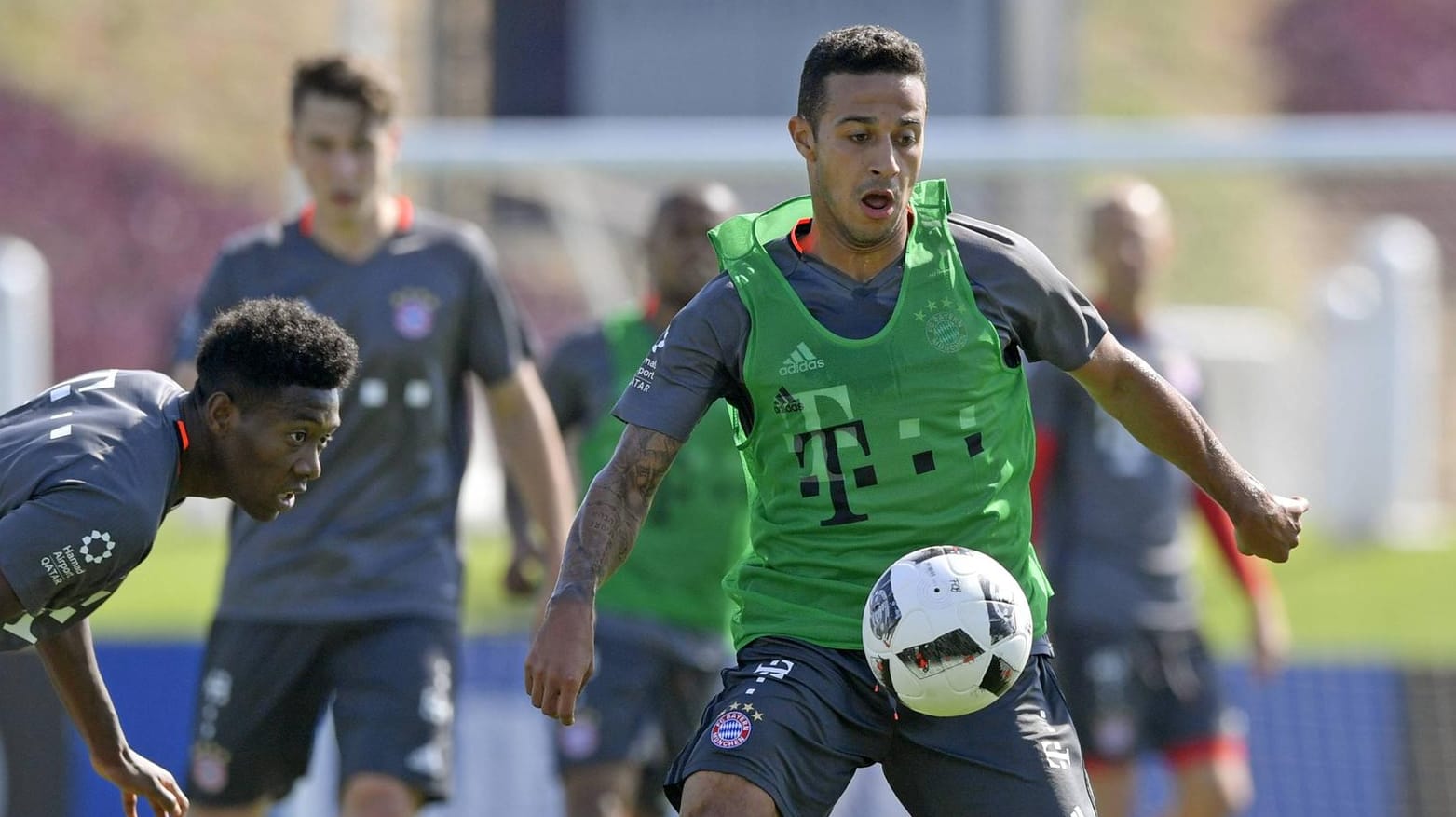 Da war noch alles in bester Ordnung: Thiago beim Training des FC Bayern in Doha. Da war noch alles in bester Ordnung: Thiago beim Training des FC Bayern in Doha.