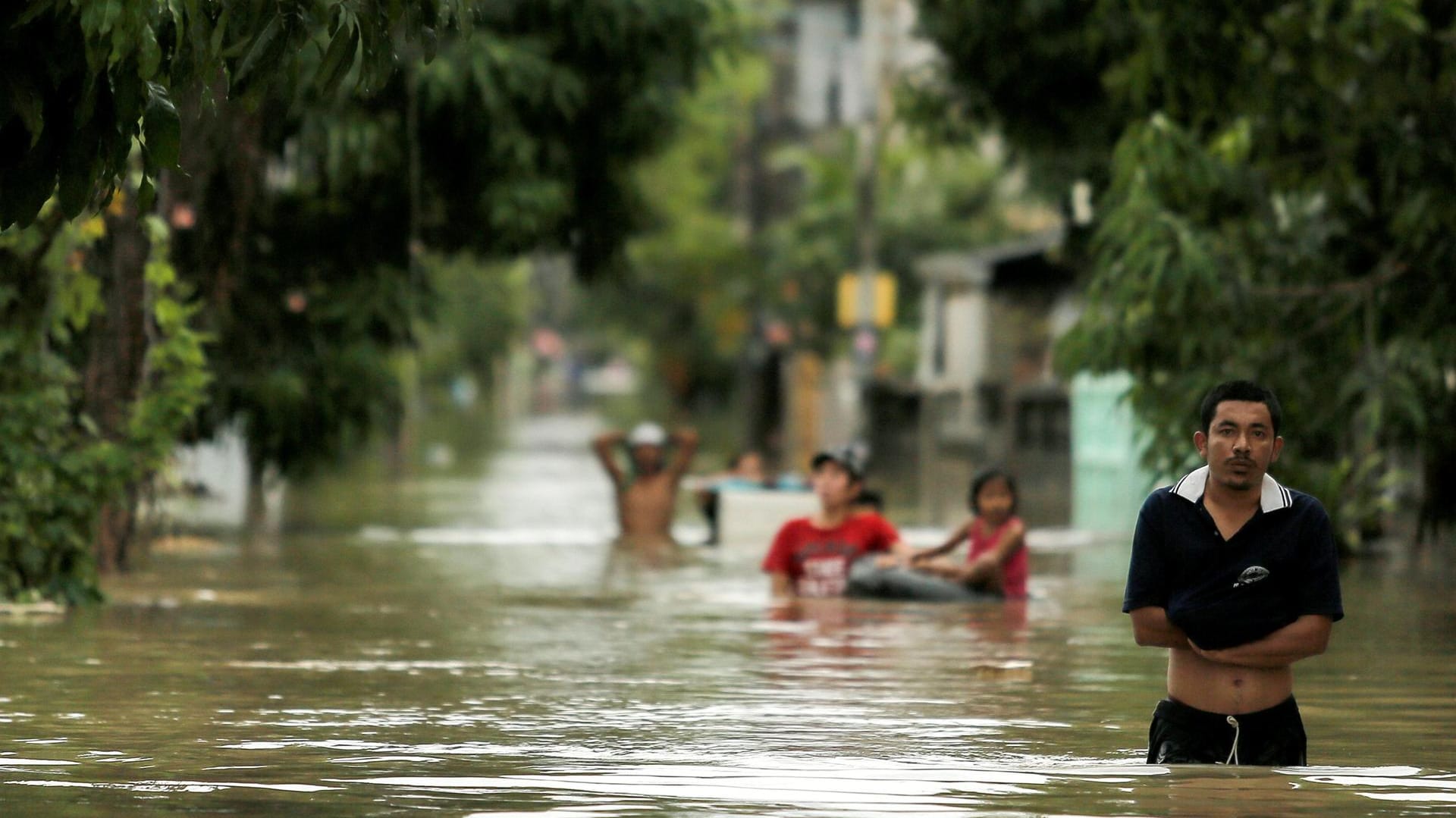 Thailand kämpft derzeit mit für die Jahreszeit ungewöhnlich schweren Regenfällen. Mehrere Menschen kamen bereits ums Leben. Thailand kämpft derzeit mit für die Jahreszeit ungewöhnlich schweren Regenfällen. Mehrere Menschen kamen bereits ums Leben.