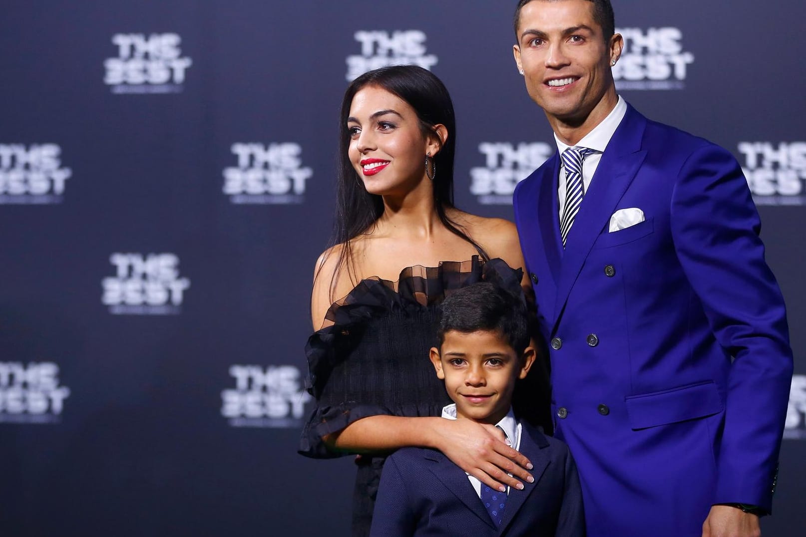 Cristiano Ronaldo mit Sohnemann Cristiano Jr. und seiner Freundin Georgina Rodriguez.