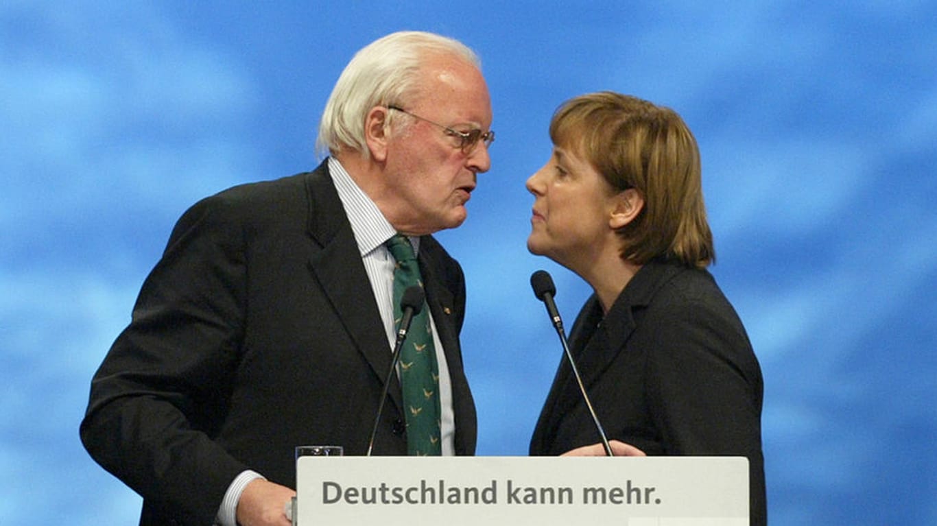 Kanzlerin Angela Merkel (r.) würdigt den verstorbenen Altbundespräsidenten Roman Herzog als Patrioten.