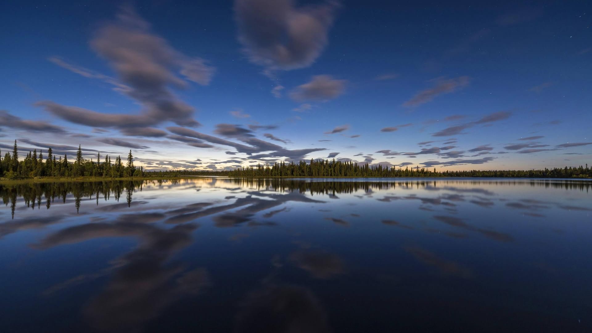 Abendstimmung im Sjaunja Naturreservat Schweden.Das Land liegt in der Gunst der Deutschen weit vorne.