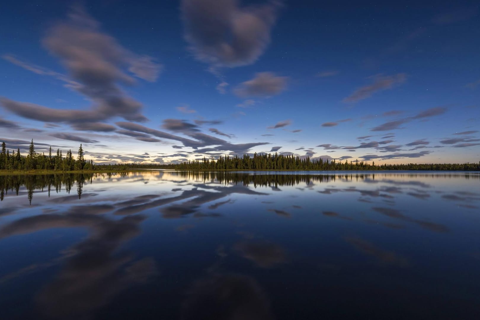 Abendstimmung im Sjaunja Naturreservat Schweden.Das Land liegt in der Gunst der Deutschen weit vorne.