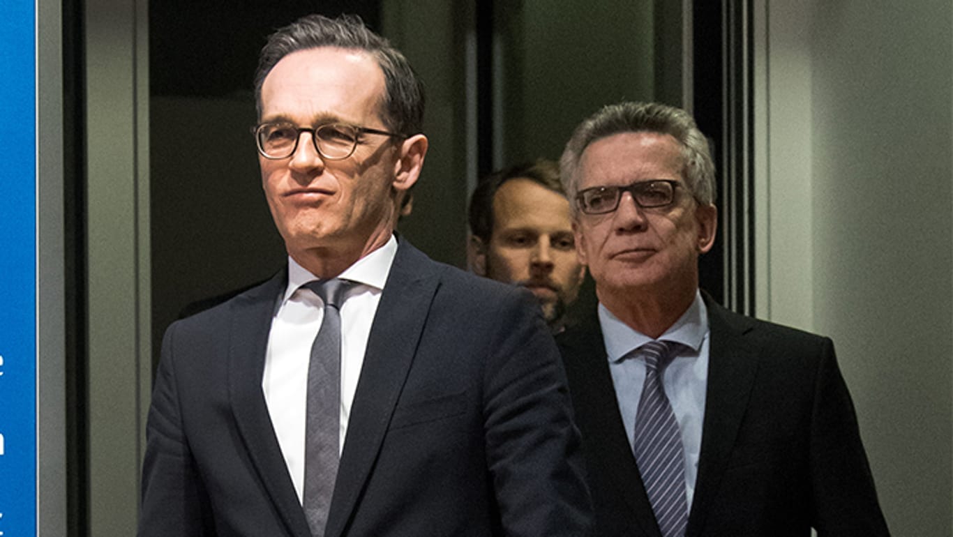 Justizminister Heiko Maas und Innenminister Thomas de Maizière haben sich auf ein schärferes Vorgehen gegen Gefährder geeinigt.