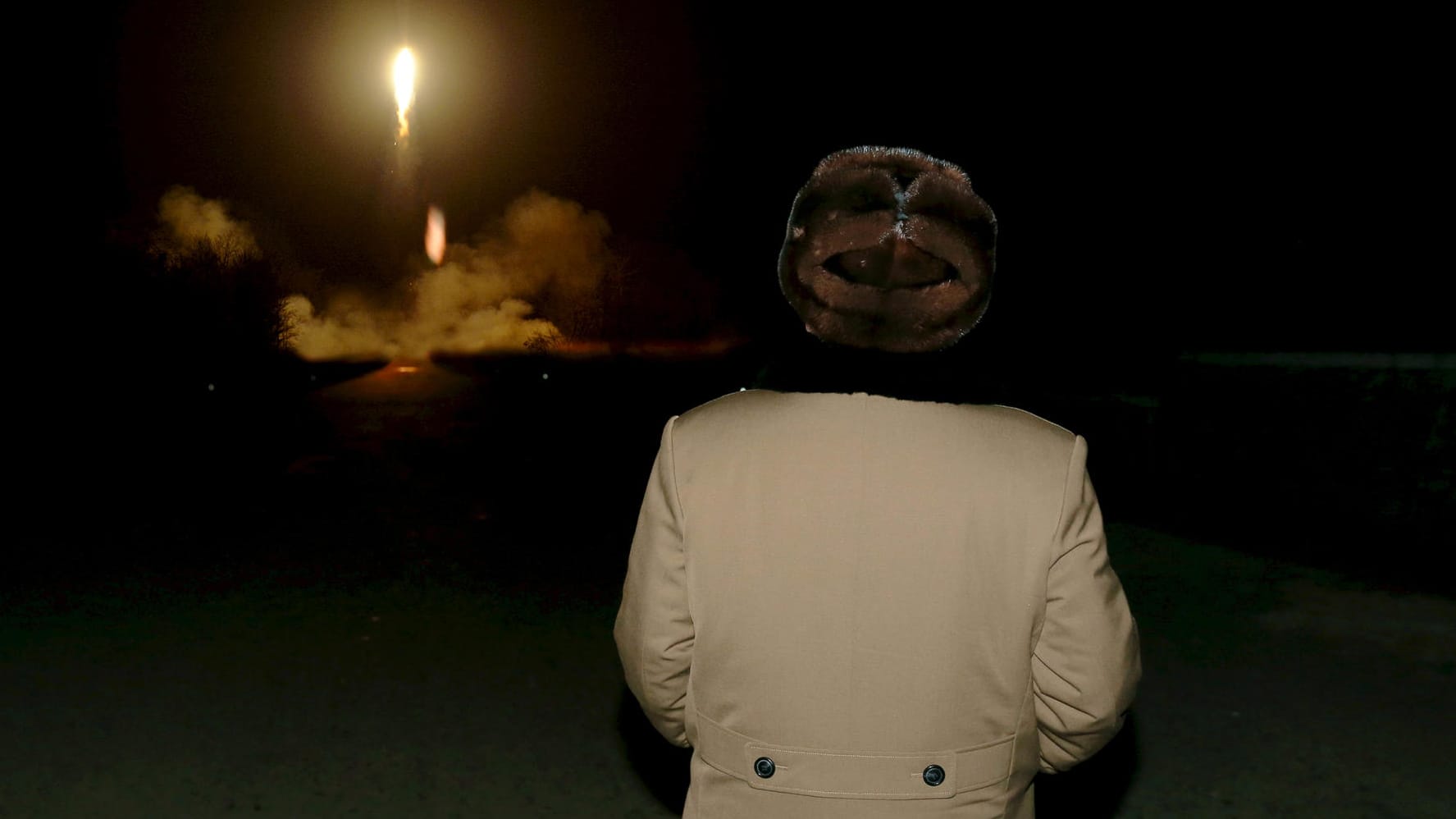 Kann Nordkorea eine Rakete entwickeln, die Amerika treffen könnte? Hier beobachtet Machthaber Kim Jong Un einen Test. Kann Nordkorea eine Rakete entwickeln, die Amerika treffen könnte? Hier beobachtet Machthaber Kim Jong Un einen Test.