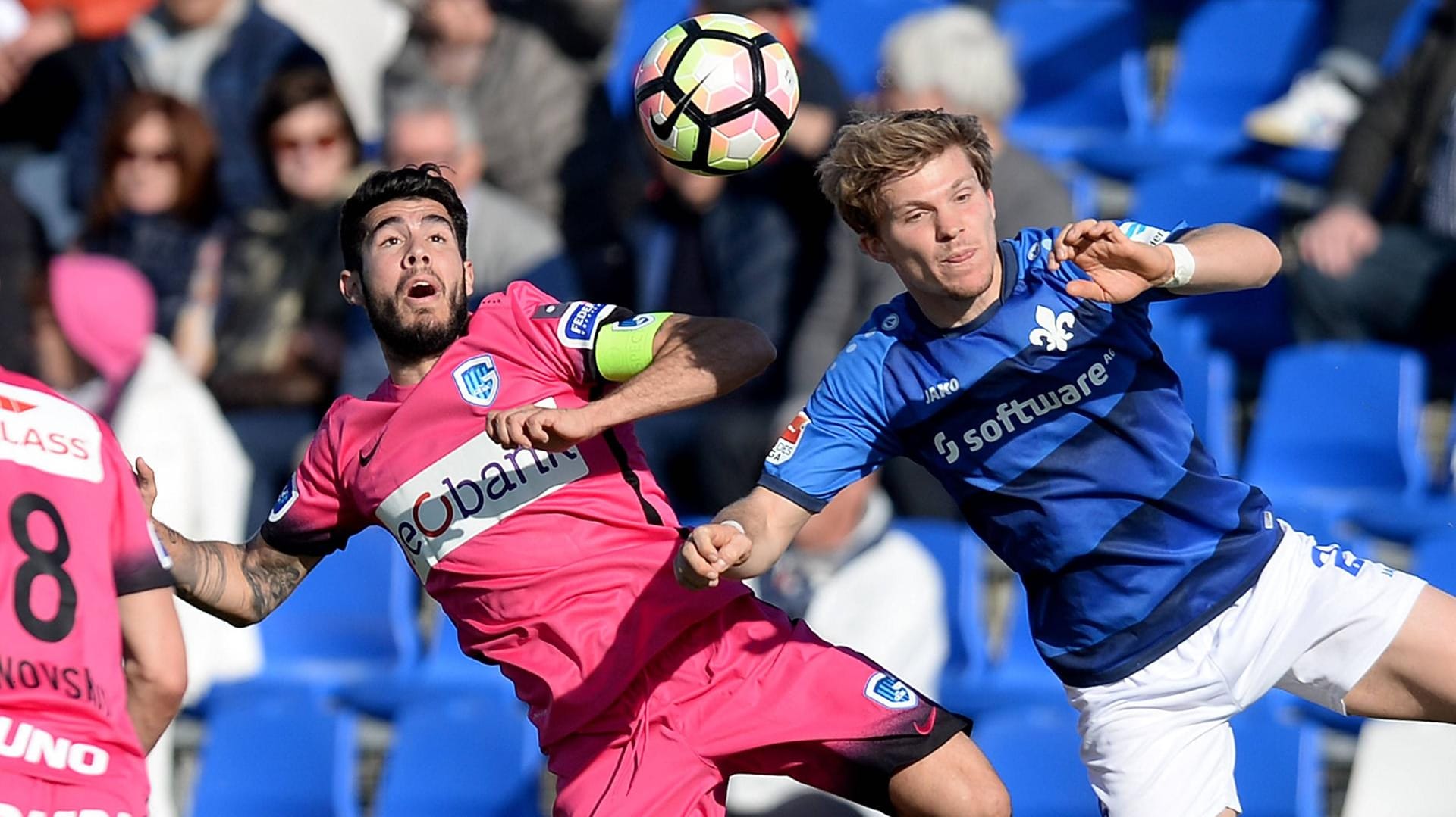 Zweikampfverhalten: Alejandro Pozuelo vom KRC Genk und der Darmstädter Florian Jungwirth (rechts) während des Testspiels in Spanien.