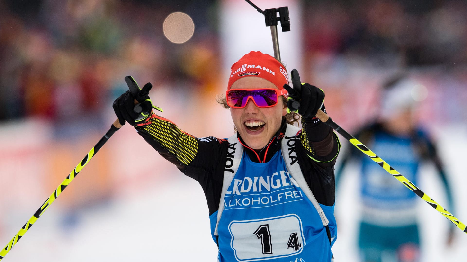 So sehen Sieger aus: Laura Dahlmeier führte die deutschen Damen im Staffelrennen von Ruhpolding auf Rang eins.