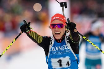So sehen Sieger aus: Laura Dahlmeier führte die deutschen Damen im Staffelrennen von Ruhpolding auf Rang eins.