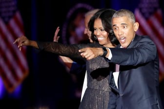 Barack Obama und seine Frau Michelle nach der Abschiedsrede in Chicago.