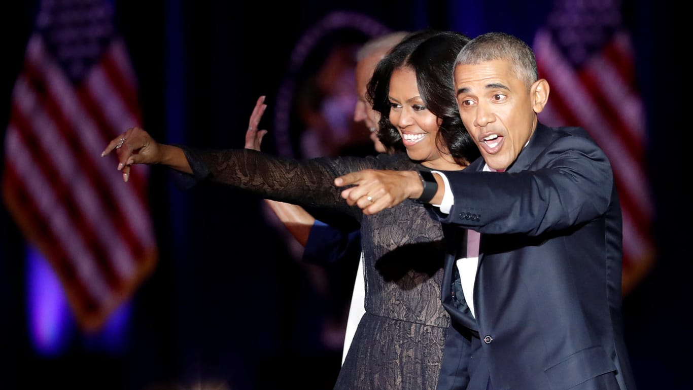Barack Obama und seine Frau Michelle nach der Abschiedsrede in Chicago.