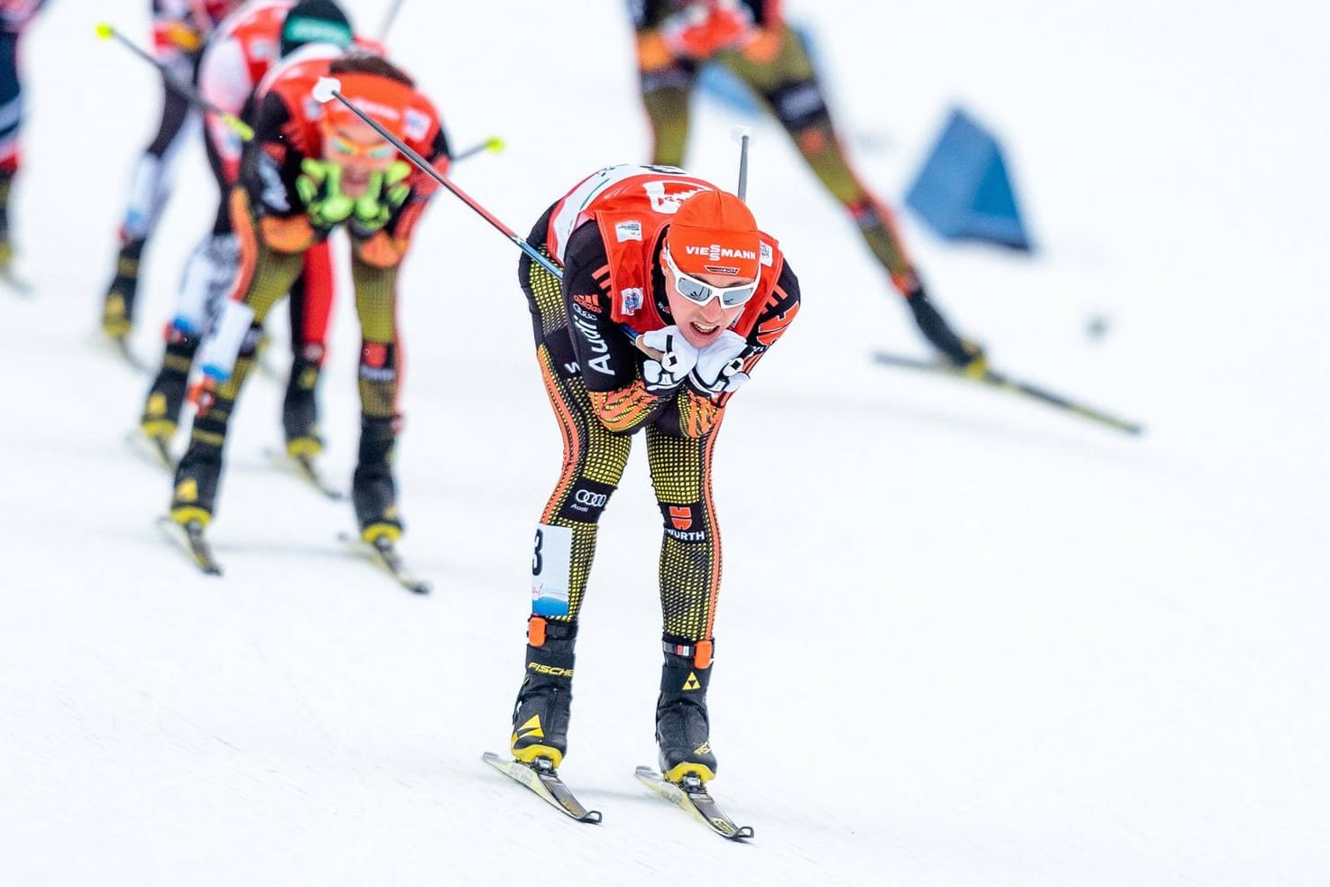 Eric Frenzel führt auch in Val di Fiemme das Feld an.