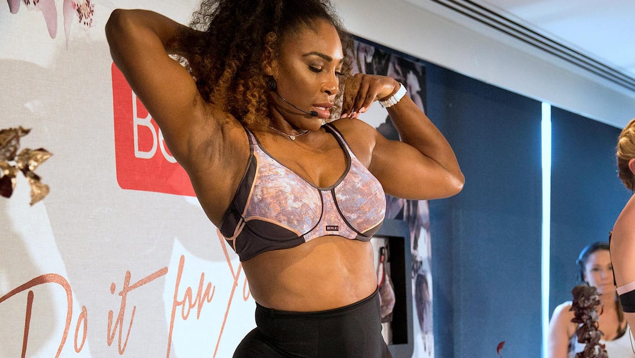 Tennis-Star Serena Williams bewirbt einen neuen Sport-BH - mit einem freizügigen und sehr unkonventionellen Tanz. Tennis-Star Serena Williams bewirbt einen neuen Sport-BH - mit einem freizügigen und sehr unkonventionellen Tanz.