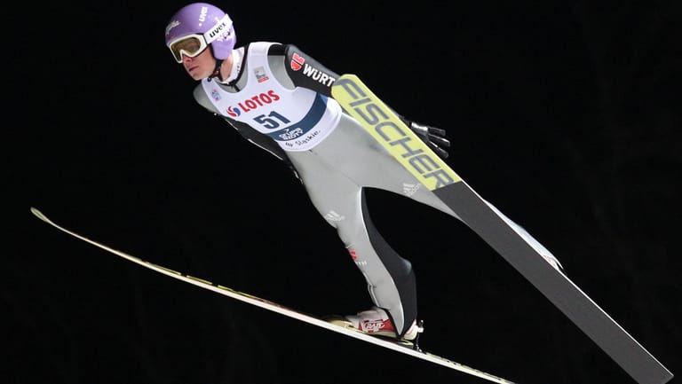 Andreas Wellinger springt in Wisla auf 127,5 Meter.