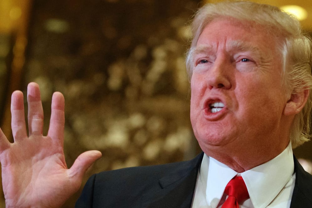 Donald Trump hat sich in einem Interview mit der "Bild"-Zeitung zur deutschen Flüchtlingspolitik und zur Nato geäußert.