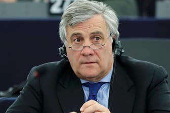 Antonio Tajani hat bei der Abstimmung im EU-Parlament die größte Fraktion hinter sich.