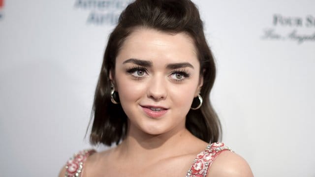 Maisie Williams leiht einer furchtlosen Kämpferin ihre Stimme.