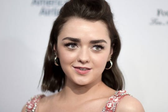 Maisie Williams leiht einer furchtlosen Kämpferin ihre Stimme.