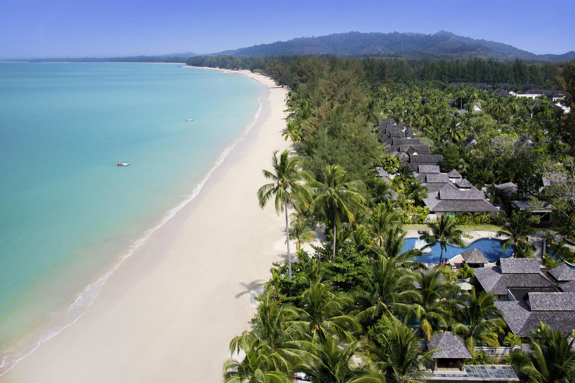 Der neue Robinson Club Khaon Lak in Thailand punktet mit seinen geräumigen Villen und direkter Strandlage.