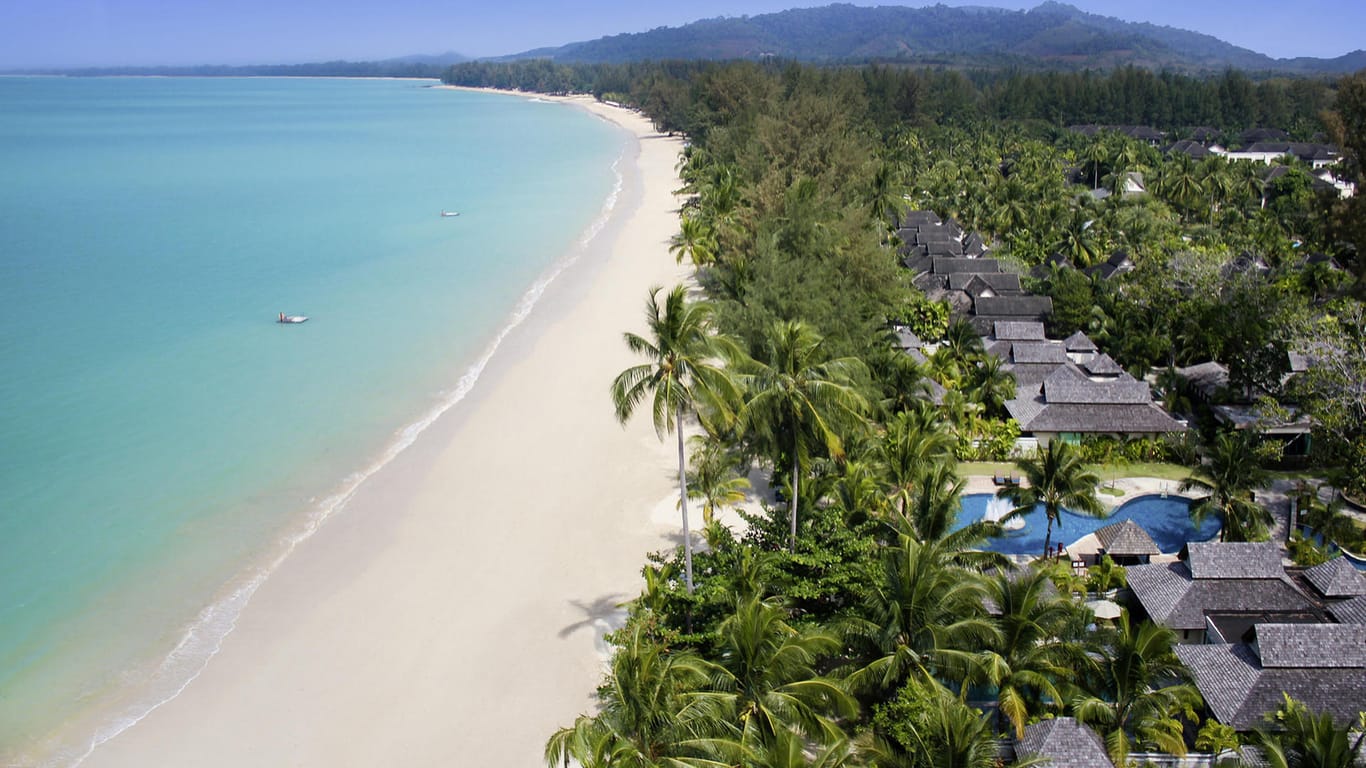 Der neue Robinson Club Khaon Lak in Thailand punktet mit seinen geräumigen Villen und direkter Strandlage.