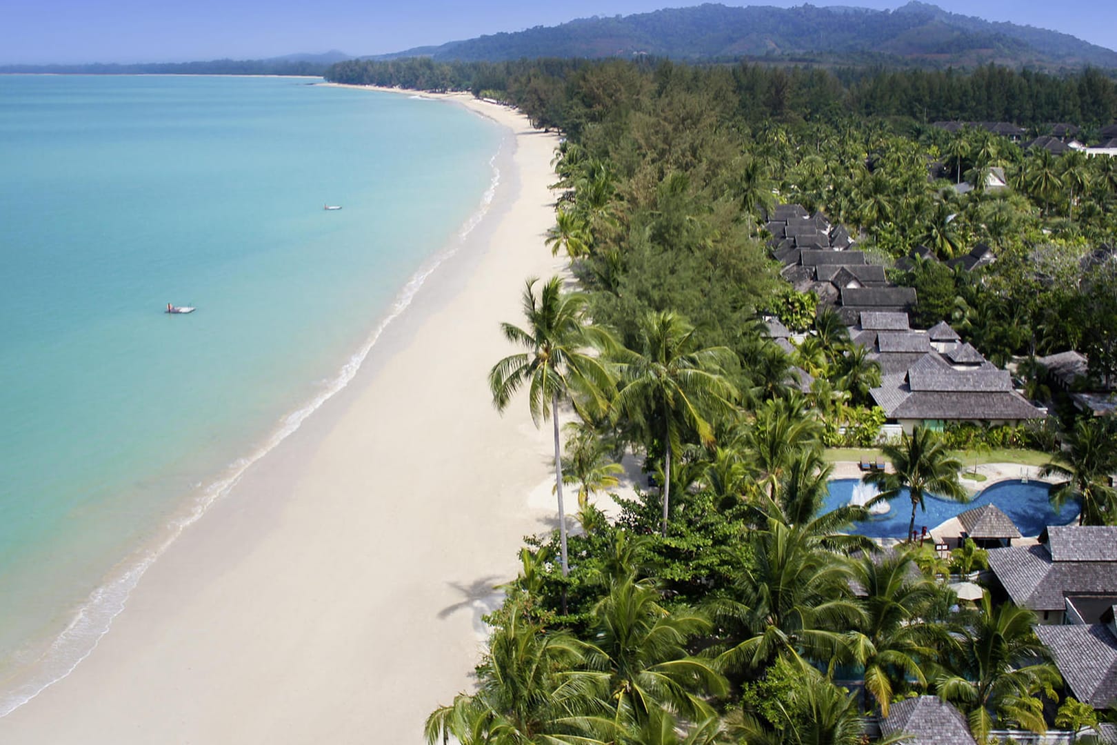 Der neue Robinson Club Khaon Lak in Thailand punktet mit seinen geräumigen Villen und direkter Strandlage.