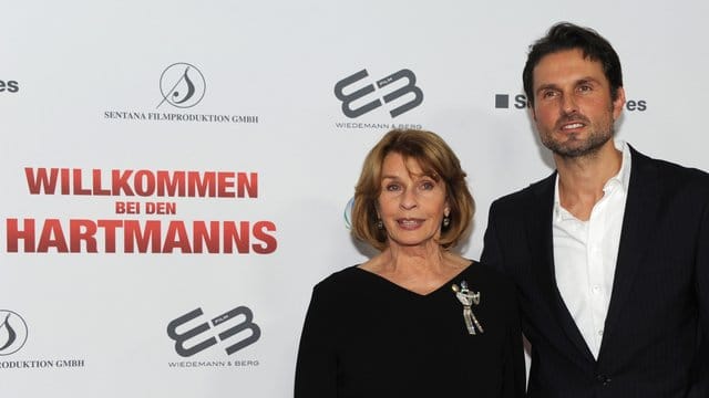 Senta Berger und Simon Verhoeven bei der Premiere von "Willkommen bei den Hartmanns" in München.