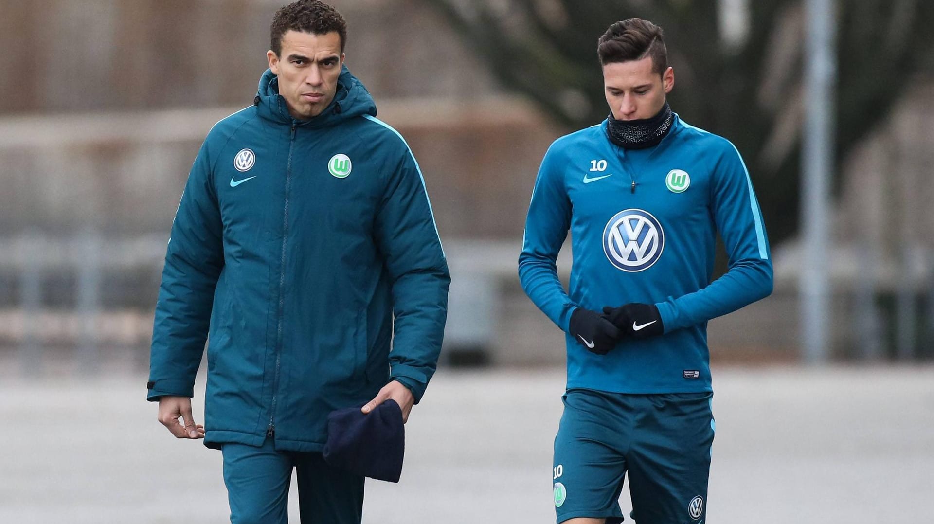 Trainer Valerien Ismael und Julian Draxler (re.) gehen mittlerweile getrennte Wege.