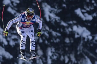 Klaus Brandner beim Zielsprung während des Trainings auf der Streif.